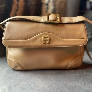 Vintage leather shoulder bag. Etienne Aigner